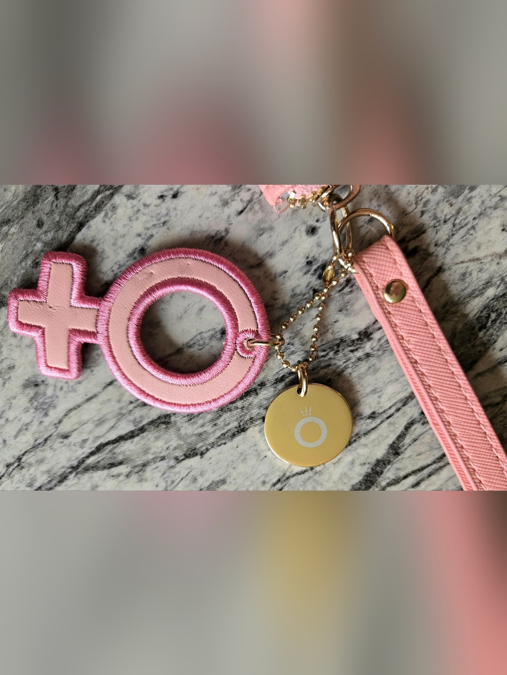 Pandora Me X Millie Bobbie Brown Pink Limited Edition Collector Clutch Wristlet - Picture 3 of 4